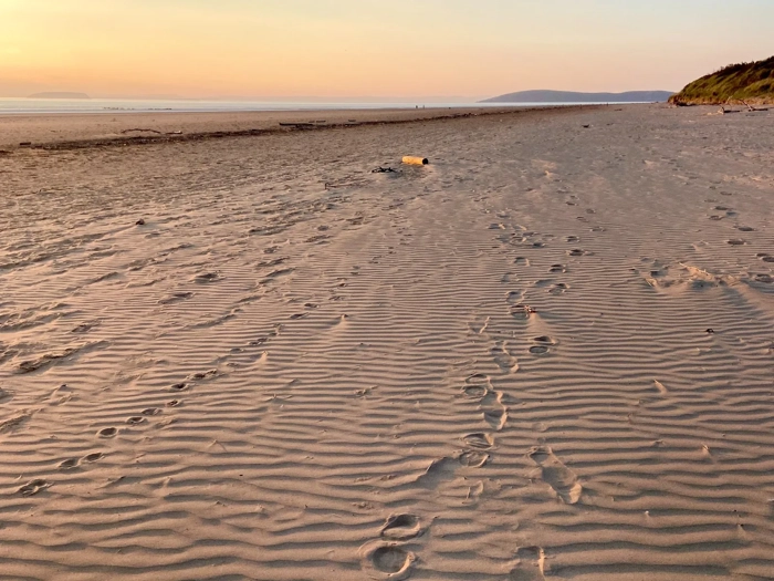 Walking-along-Berrow-Beach-to-Brean-Down