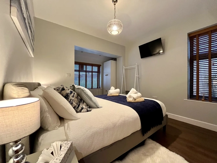 high-beach-holiday-let-front-double-bedroom-berrow-brean-burnham-on-sea-somerset
