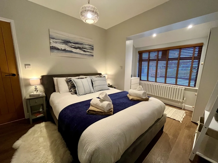 high-beach-holiday-let-sleeps-8-king-bed-berrow-somerset