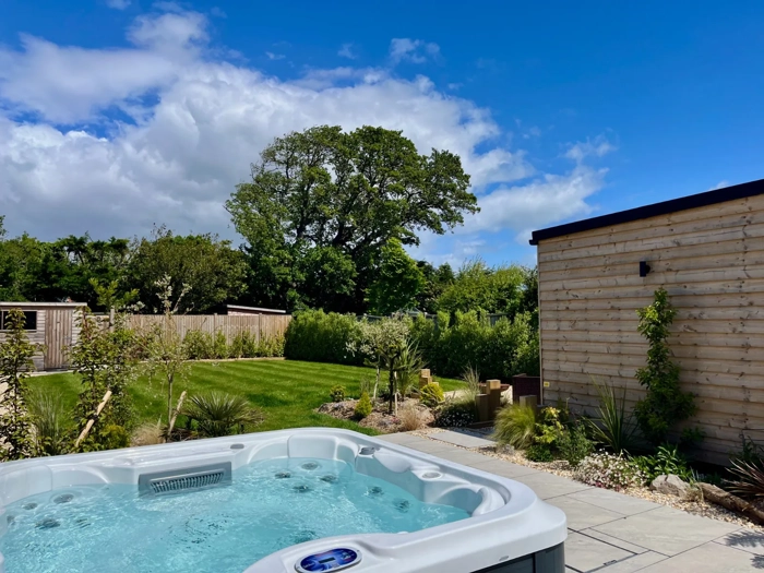 high-beach-hot-tub-garden-clouds-somerset-wide