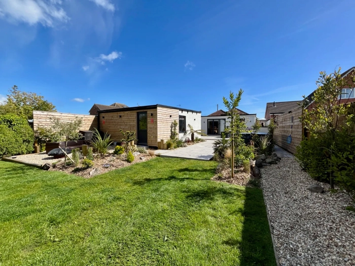 high-beach-large-enclosed-garden-games-room-somerset