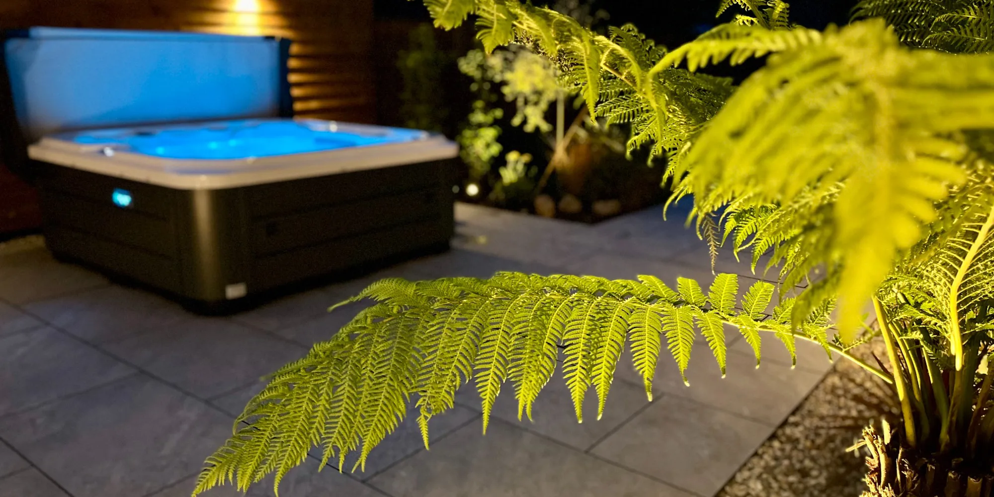 Luxury hot tub at dog-friendly holiday bungalow in Berrow near Brean Beach